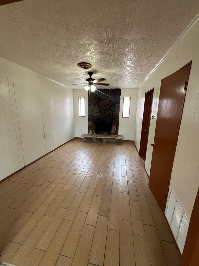 Building Photo - 3501 Porter Ave