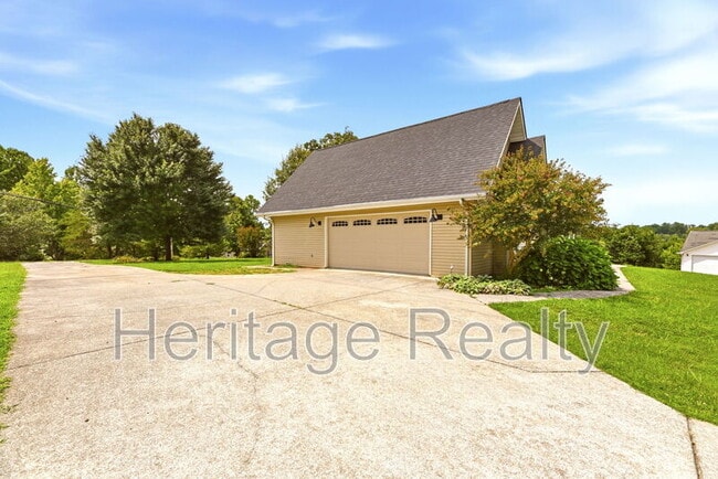 Building Photo - 2707 Lady Bug Ln