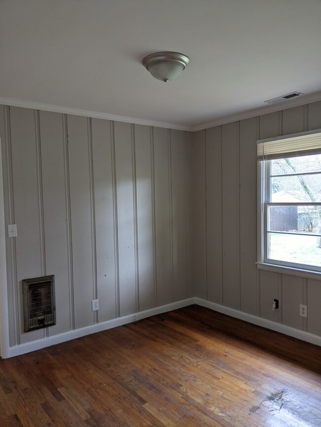 Building Photo - 3706 Lakewood Dr NW