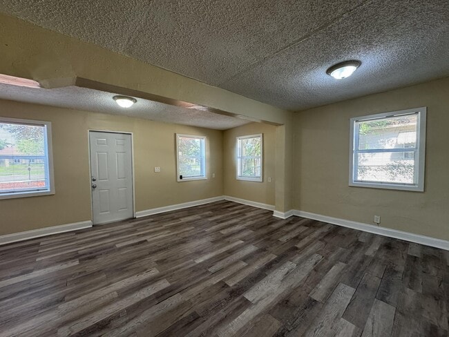 Building Photo - 2881 NW 11th Pl