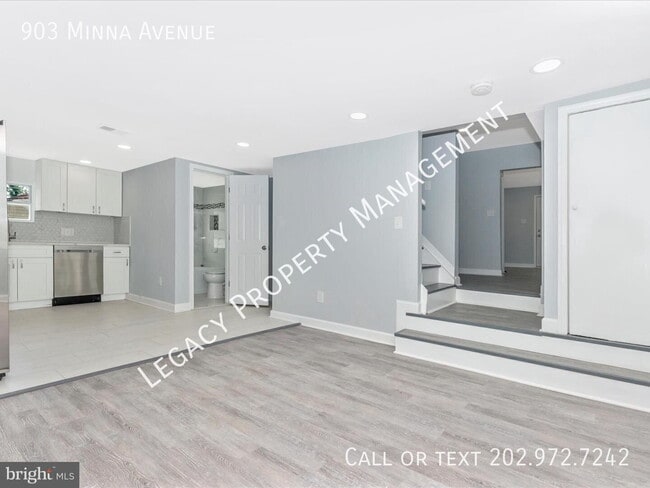Building Photo - 903 Minna Ave