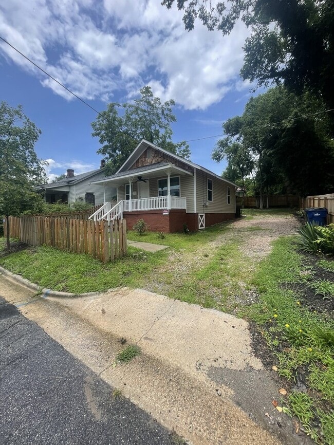 Primary Photo - 1BD 1BA Duplex