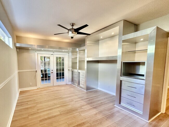 Building Photo - 702 Via Toscana Via