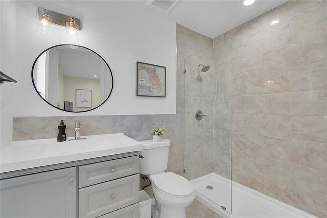 Building Photo - 640 NE 17th Way