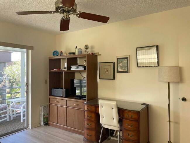 Building Photo - 705 Normandy Ln