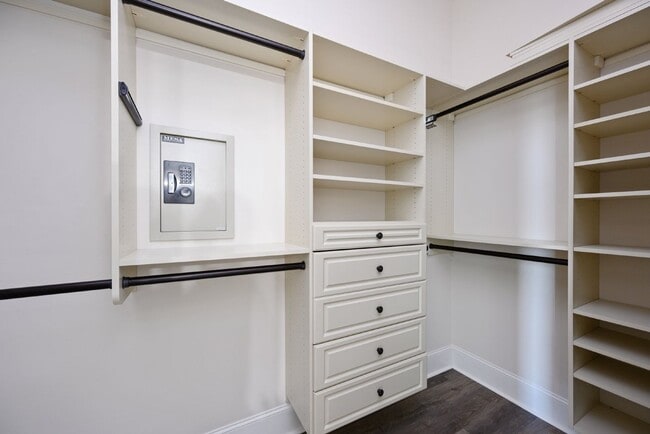 Building Photo - Downtown Raleigh Penthouse with Stunning View