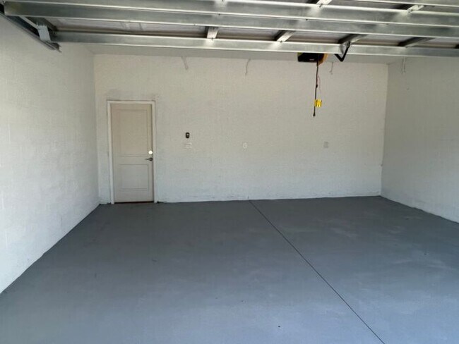 Building Photo - Nearly New 4 bedroom 2.5 bath St. Cloud home features SOLAR PANELS, Stainless Appliances, and Qua...