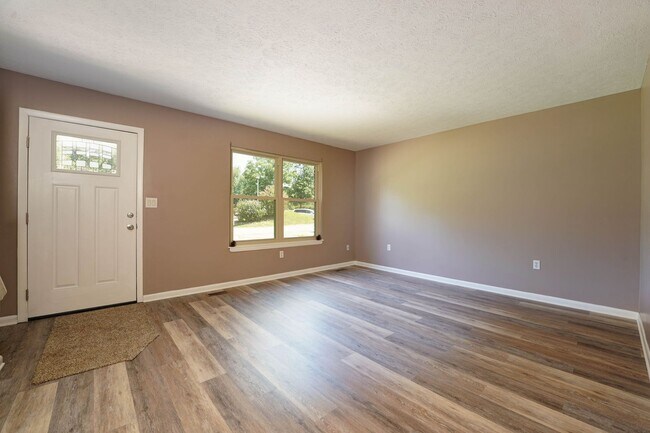 Building Photo - 203 Walker Dr