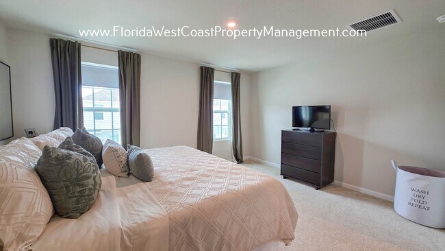 Building Photo - OUTSTANDING TOWNHOME IN LAKEWOOD RANCH! 3 ...