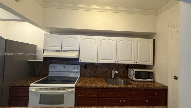 Building Photo - 9241 Collins Ave