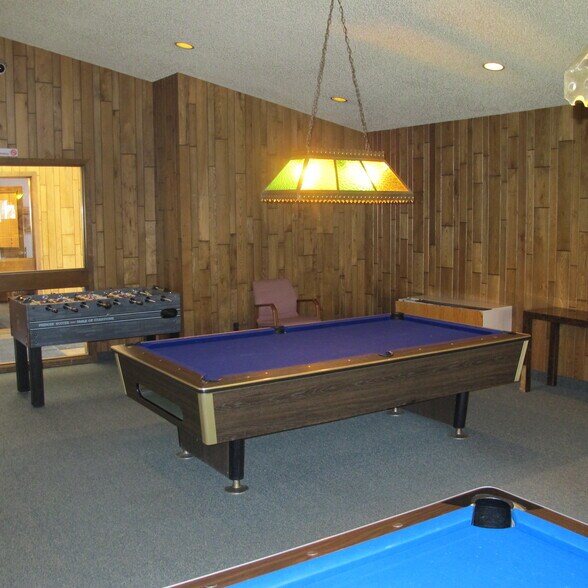 Building Photo - 1400 Golden Cir