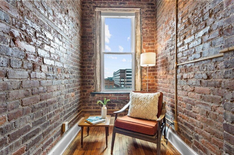 Building Photo - 323 W Main St