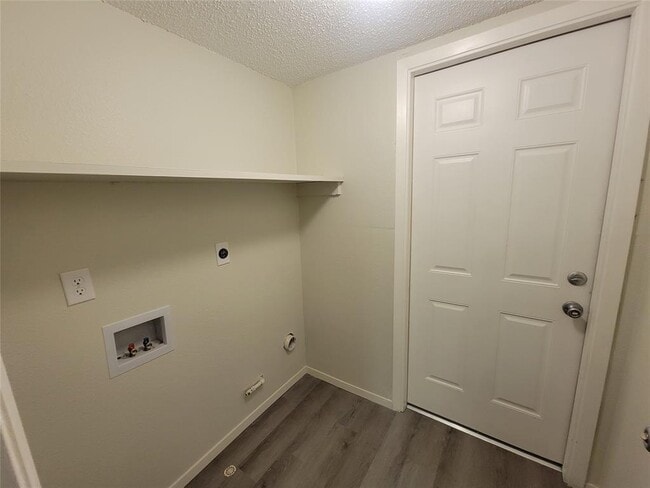Building Photo - 12303 Alderbrook Dr