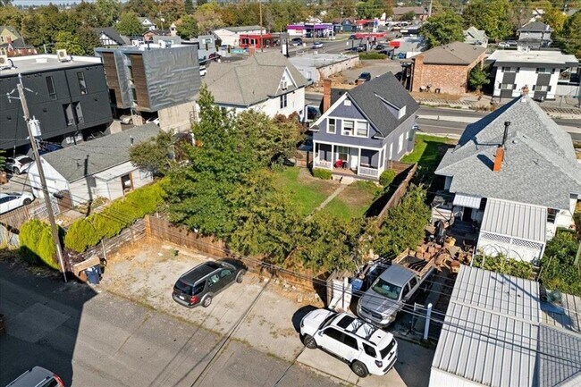 Building Photo - **Coming Soon** 5 Bedroom House Near Gonzaga