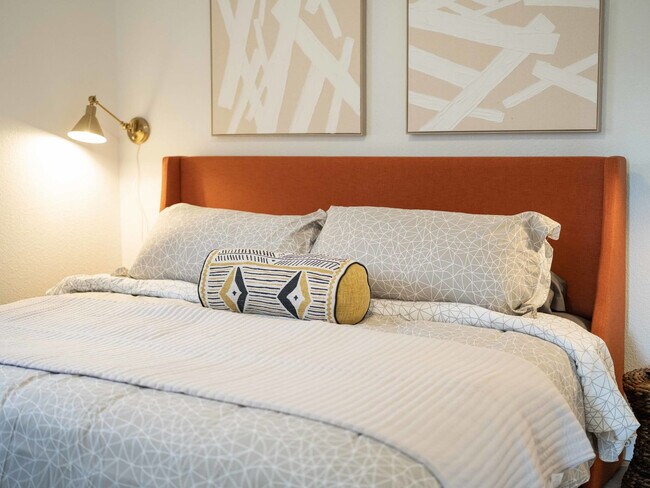 Building Photo - 1 Iris Way