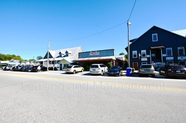 Building Photo - 2057 Middle St