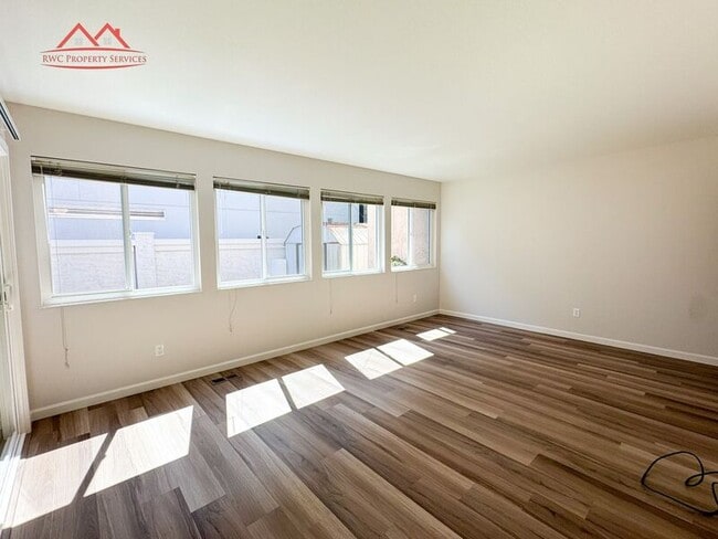 Building Photo - 411 College Ave