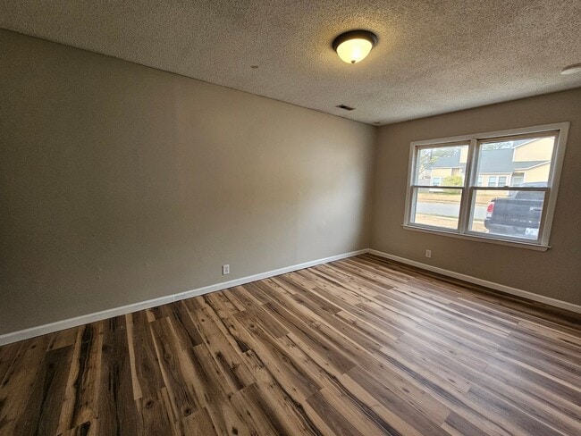 Building Photo - 112 Basswood Ct