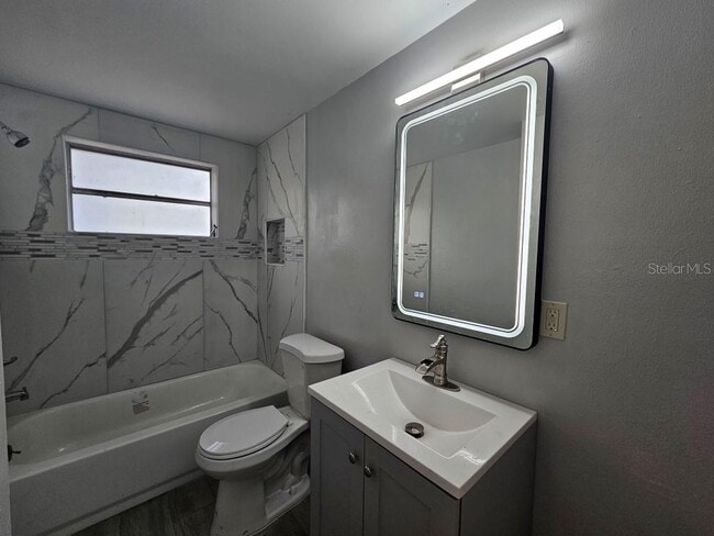 Building Photo - 5322 Pine St