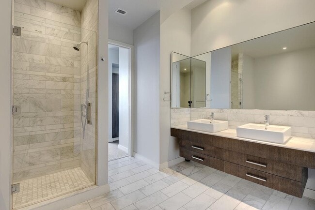 Building Photo - 210 Lavaca St