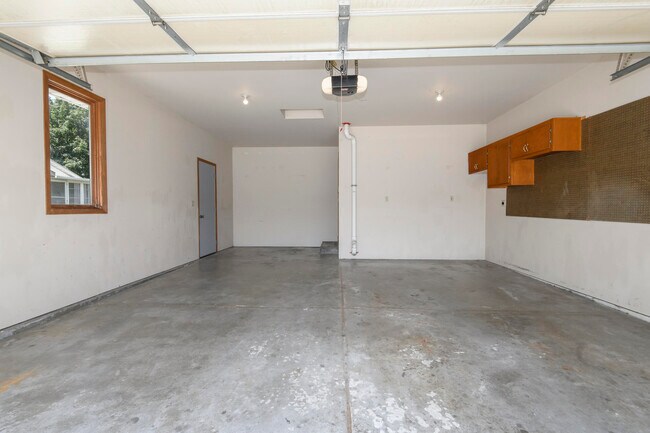 Building Photo - N58W23796 Hastings Ct