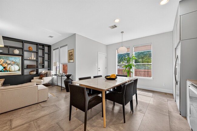 Building Photo - 10021 Hillside Bayou Dr