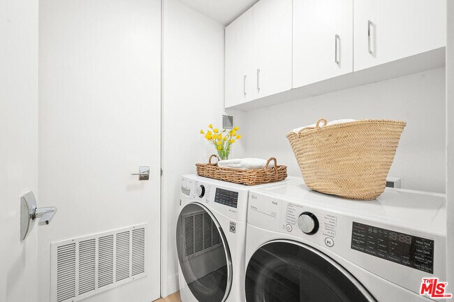 Building Photo - 10750 Wilshire Blvd