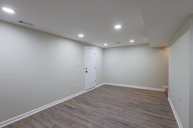 Building Photo - 758 Custis St