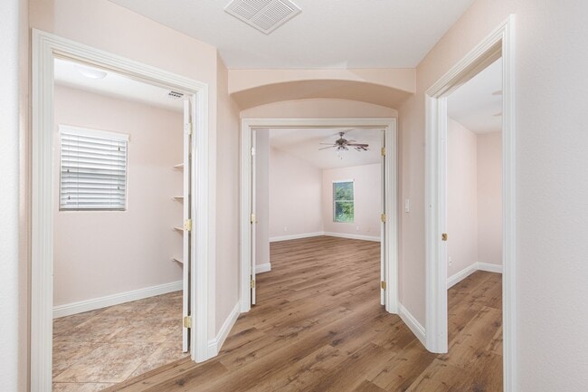 Building Photo - HUGE 5 BEDROOM, 3 BATH 2 STORY HOME IN GATED COMMUNITY NEAR SOUTHERN HIGHLANDS