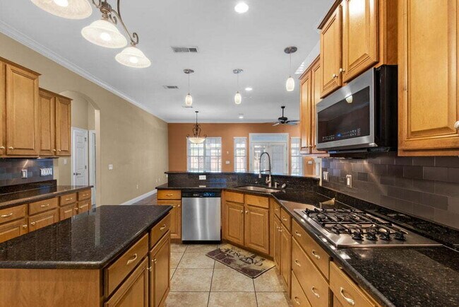 Building Photo - "Charming 3-Bed Oasis with Pool in Niceville!"