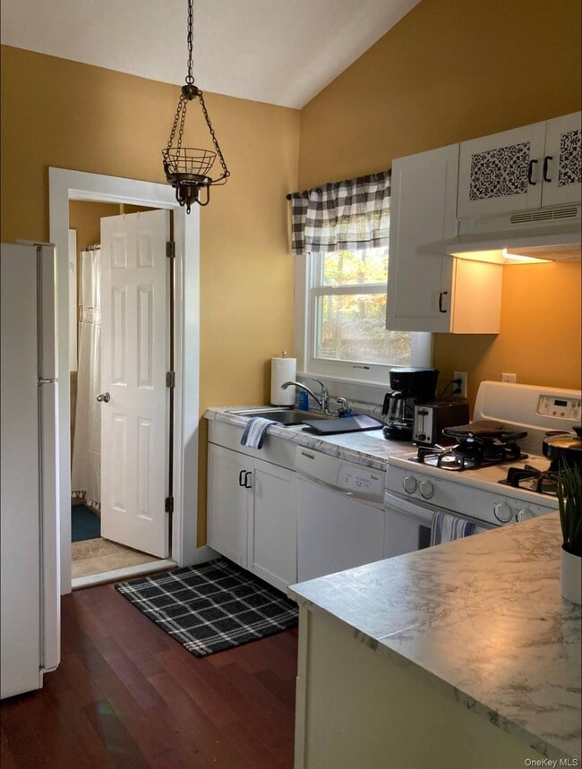 Building Photo - 21 Derussey Ln