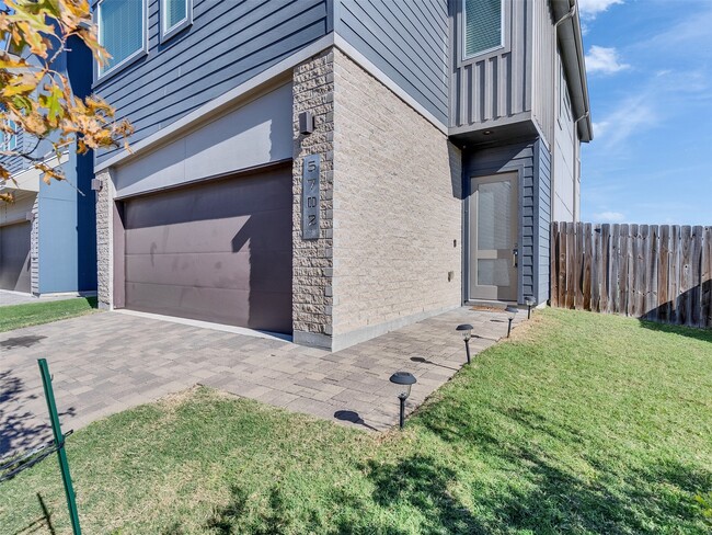 Building Photo - 5702 Rucio Ln