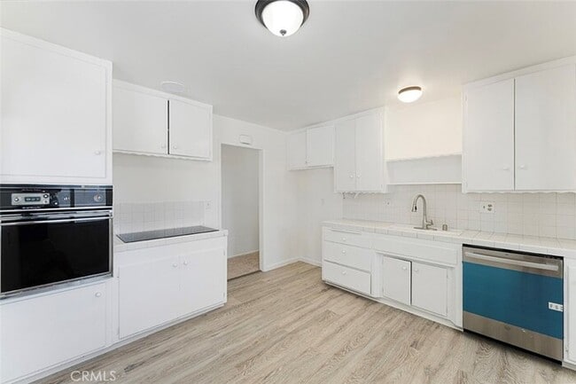 Building Photo - Move-In Ready 3-Bedroom Home on an Oversiz...