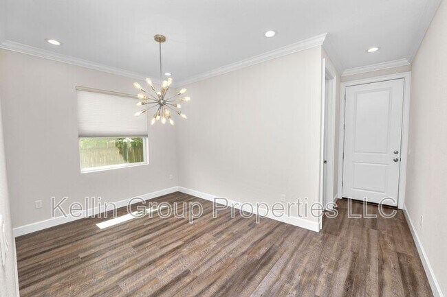 Building Photo - 3725 57th Ave N