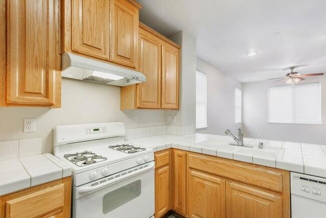 Building Photo - Charming 3-Bedroom, 2.5-Bath, 1,453 Sq. Ft...