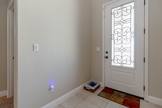 Building Photo - 582 Pasture Ave