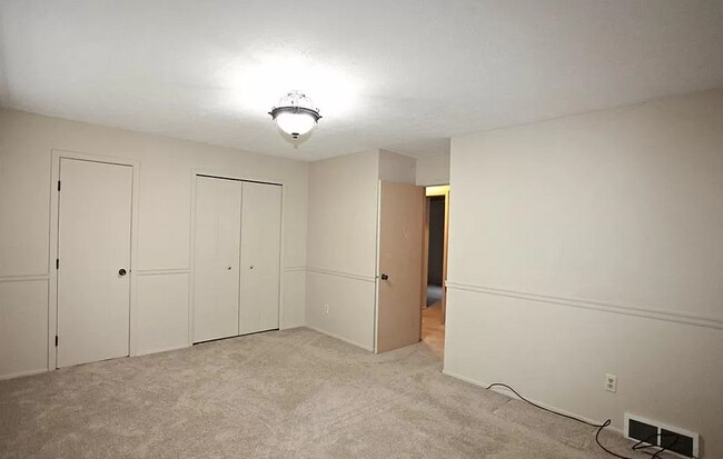 Building Photo - 13974 Oakbrook Dr