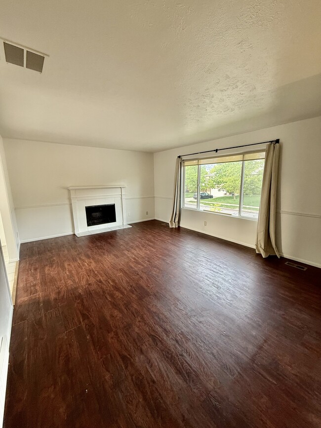 Building Photo - 11152 S Lyndbrook Way