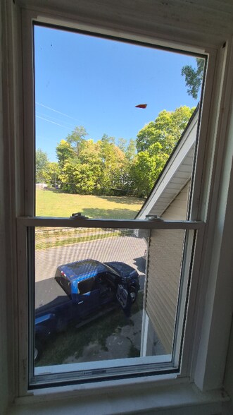 Building Photo - 916 Riverview Terrace