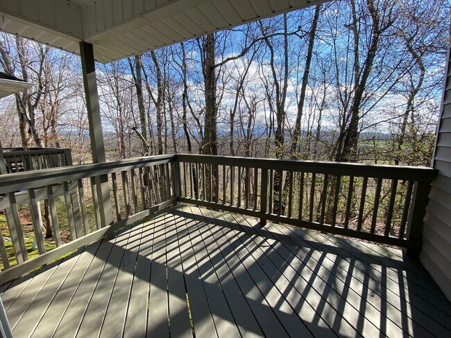 Building Photo - 165 Farm Ln