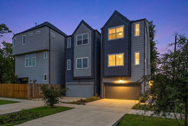 Building Photo - 1404 Mansfield St