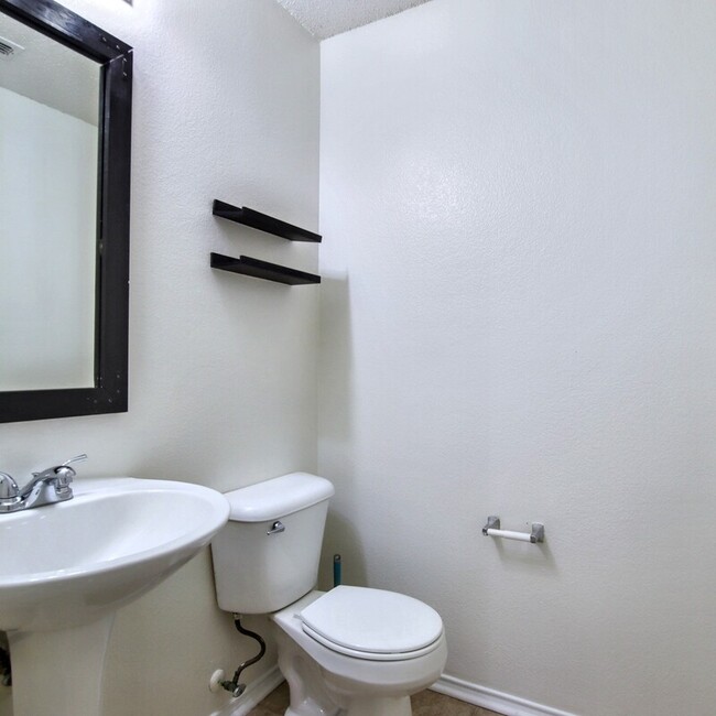 Building Photo - 8751 Gray Fox Ct