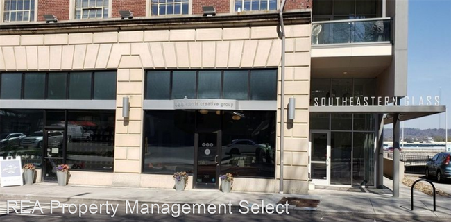 Building Photo - 1 br, 1 bath House - 555 W. Jackson Avenue...