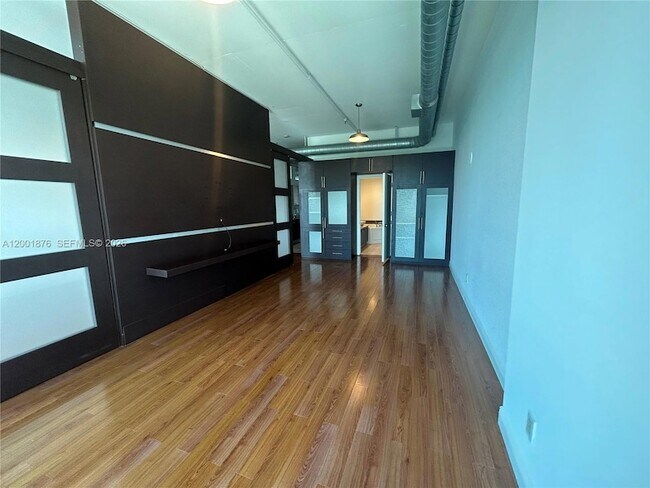 Building Photo - 3029 NE 188th St