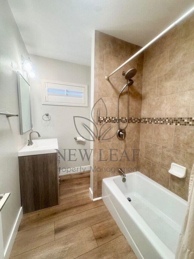 Building Photo - Stunning Claremont Home