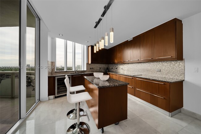 Building Photo - 16001 Collins Ave