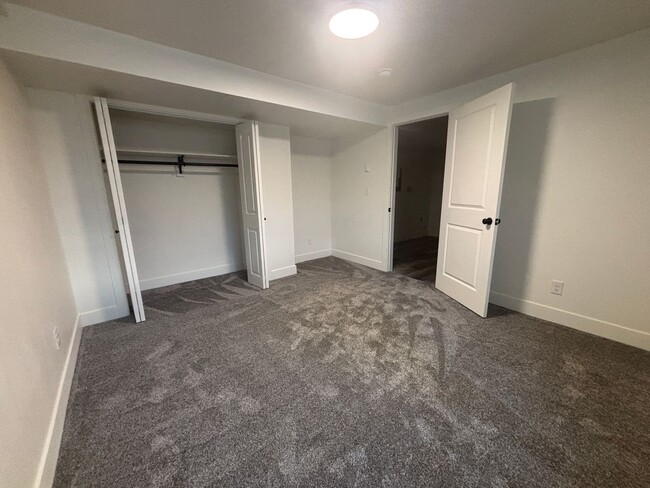 Building Photo - MOVE IN SPECIAL-- DECEMBER RENT FREE--Wonderful Single-Family Home in The Highland Area