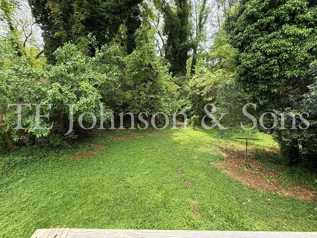 Building Photo - Charming Renovated 3BR Home