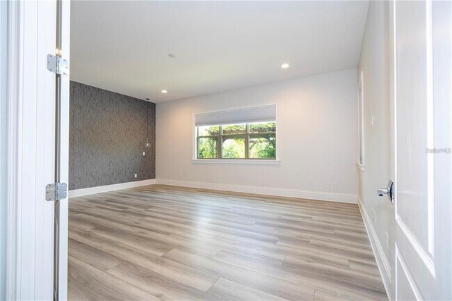 Building Photo - 13370 Alderley Dr