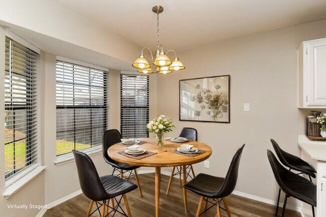 Building Photo - 1354 Gainsborough Way